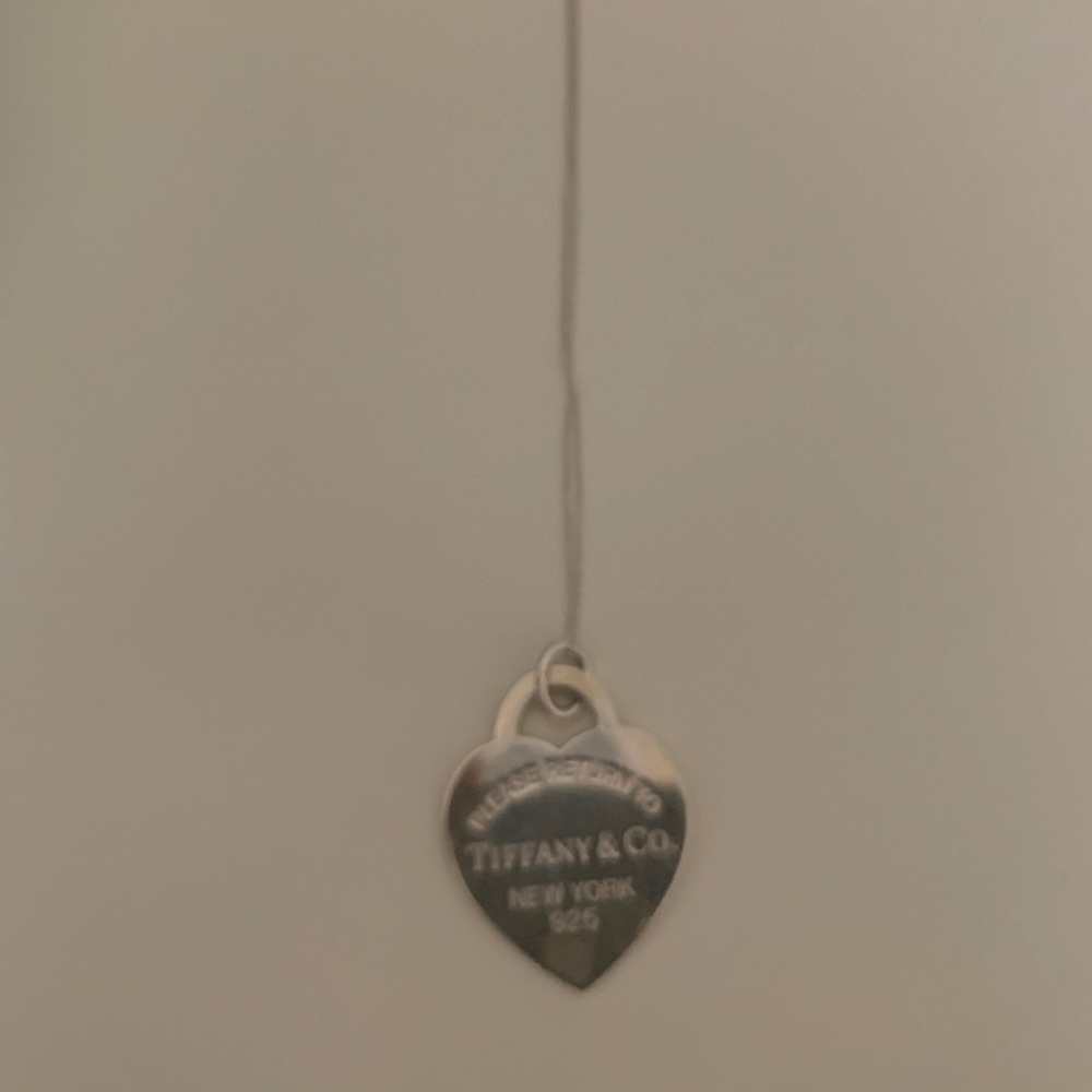 Return to Tiffany large pendant and chain.